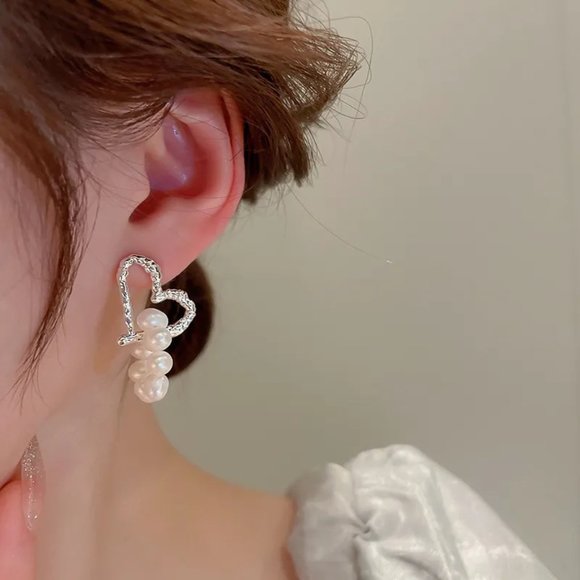 Pearl Heart Earrings - Picture 2 of 5